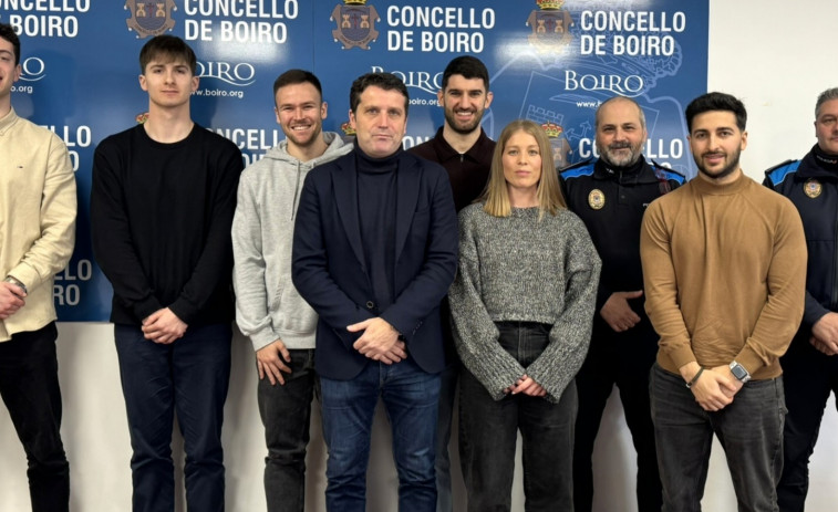 Seis nuevos agentes tomaron esta mañana posesión de sus cargos en la Policía Local de Boiro