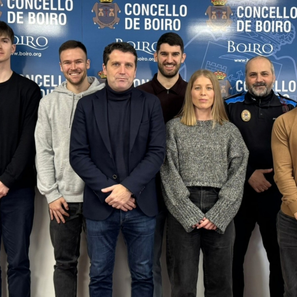 Seis nuevos agentes tomaron esta mañana posesión de sus cargos en la Policía Local de Boiro