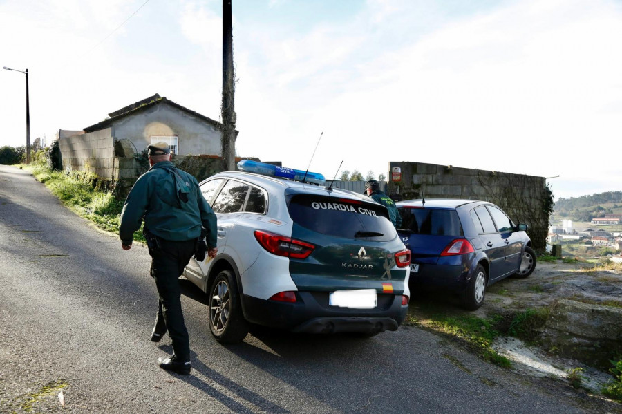 Localizan el coche robado en el asalto de Meis y dan el alta a la pareja herida