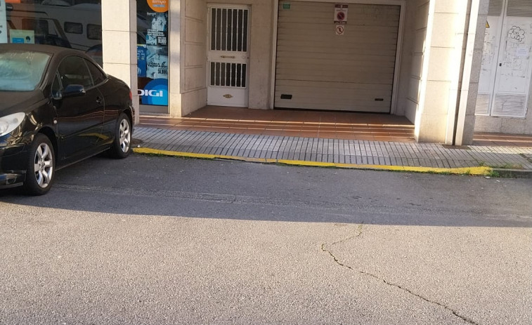 Vecinos de Fonte da Coca piden la instalación de bolardos en la salida de coches de la Rúa Florida