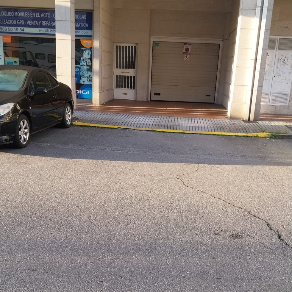 Vecinos de Fonte da Coca piden la instalación de bolardos en la salida de coches de la Rúa Florida