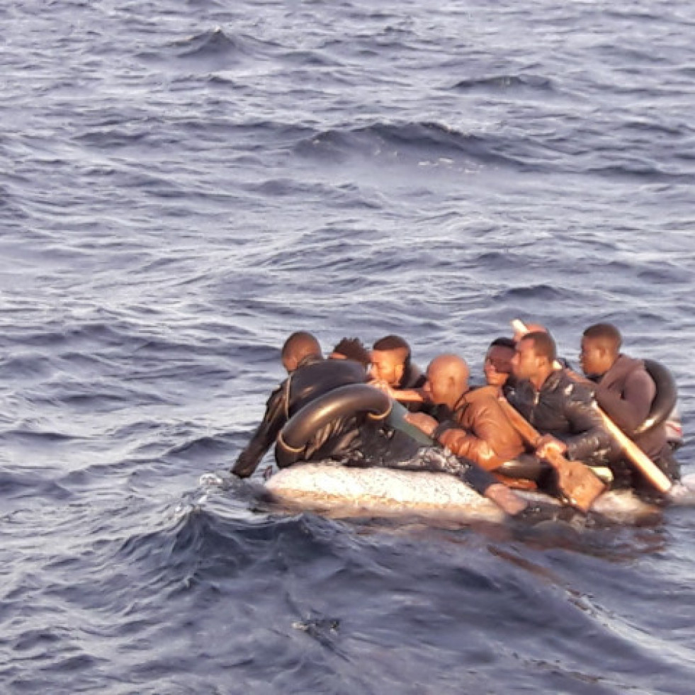 Un total de 50 personas mueren al naufragar un cayuco que iba a Canarias