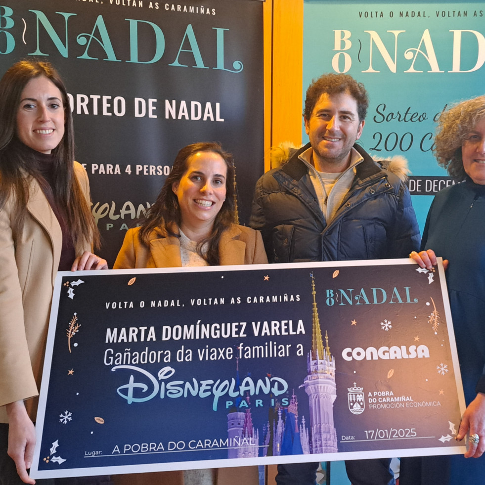 Marta Domínguez y su familia disfrutarán del viaje a Eurodisney sorteado de la campaña de Navidad en A Pobra