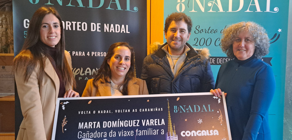 Marta Domínguez y su familia disfrutarán del viaje a Eurodisney sorteado de la campaña de Navidad en A Pobra