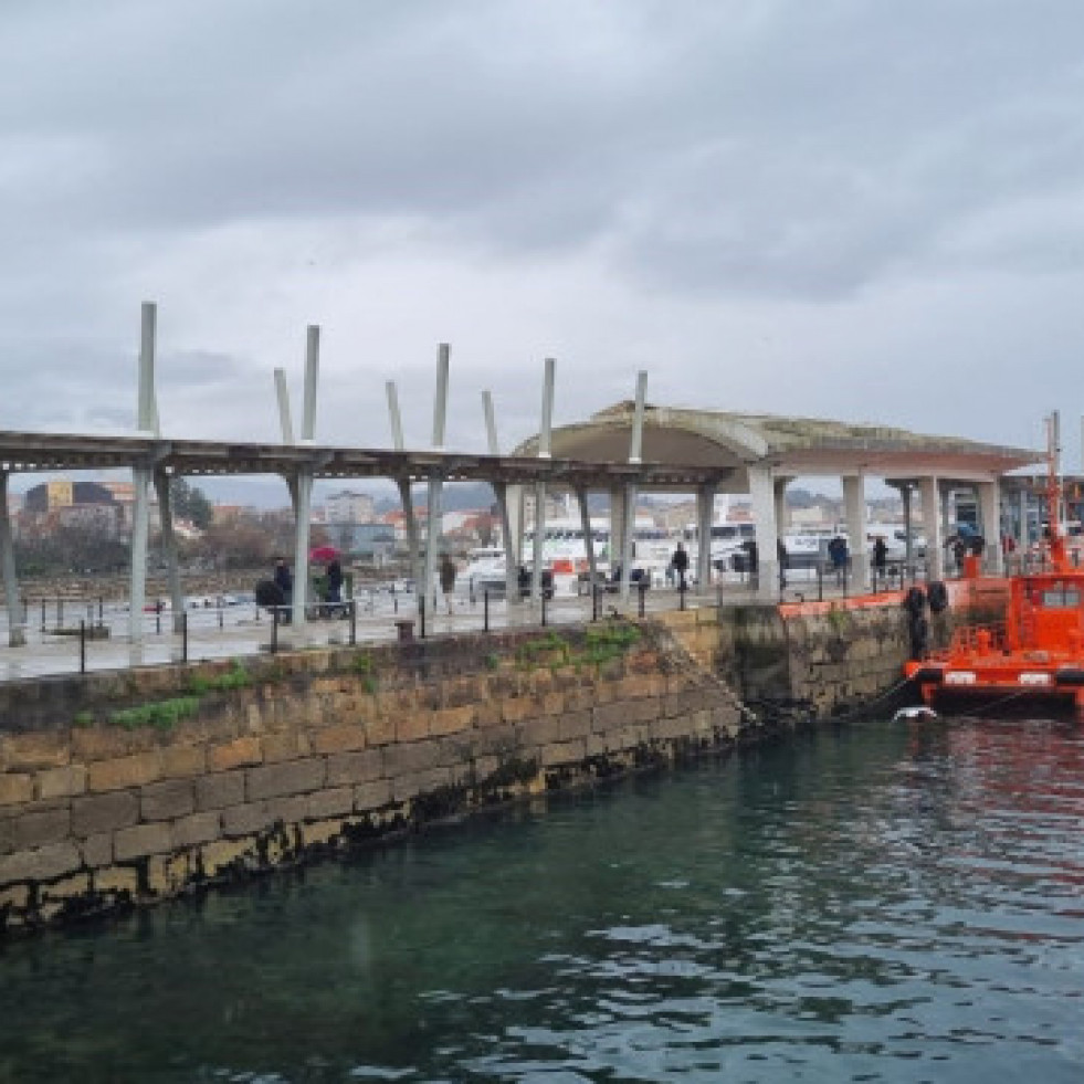 Recuperan el cadáver de un pescador en el puerto de Aldán, en Cangas