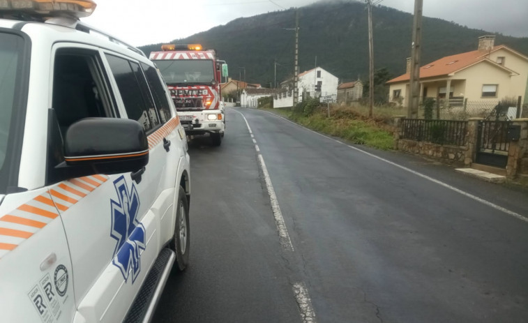 Derraman aceite en 4 kilómetros de viales de A Pobra que afectaron sobre todo a la rotonda de acceso al polígono de A Tomada