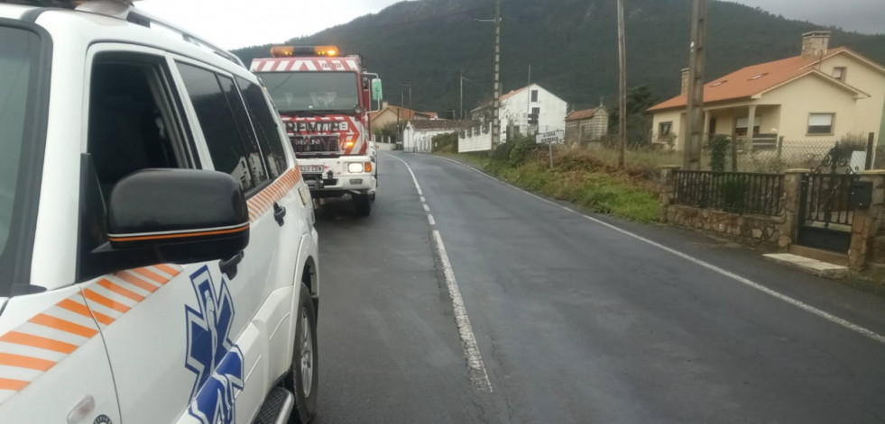 Derraman aceite en 4 kilómetros de viales de A Pobra que afectaron sobre todo a la rotonda de acceso al polígono de A Tomada