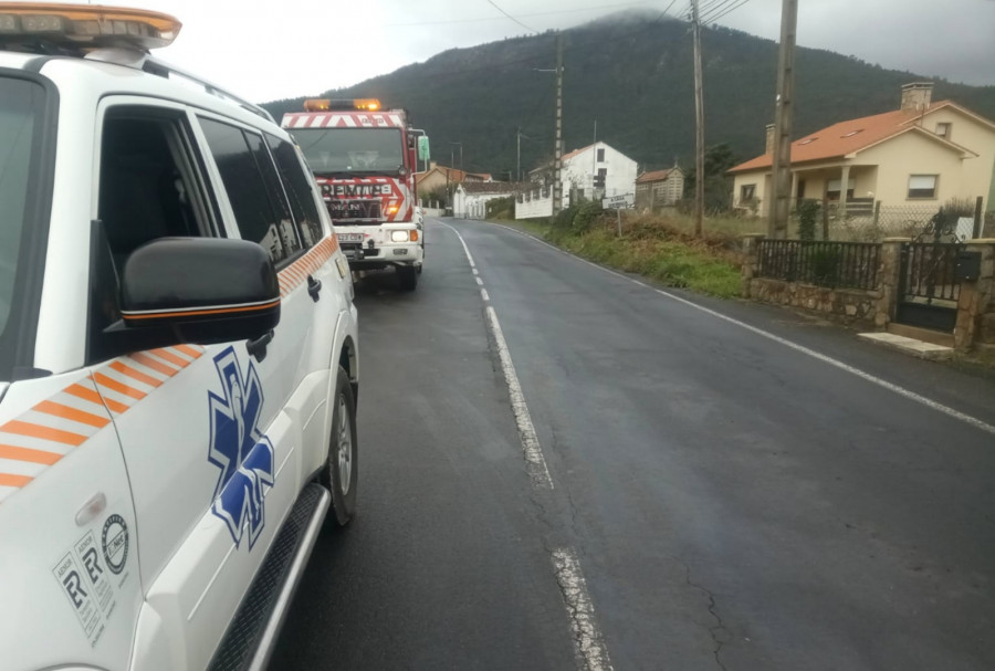 Derraman aceite en 4 kilómetros de viales de A Pobra que afectaron sobre todo a la rotonda de acceso al polígono de A Tomada