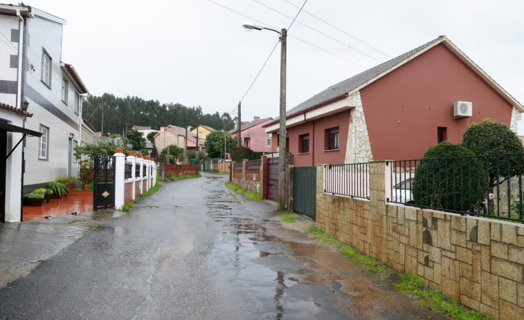 Vecinos de Abelle denuncian la falta de desagües en un vial que se inunda cada vez que llueve