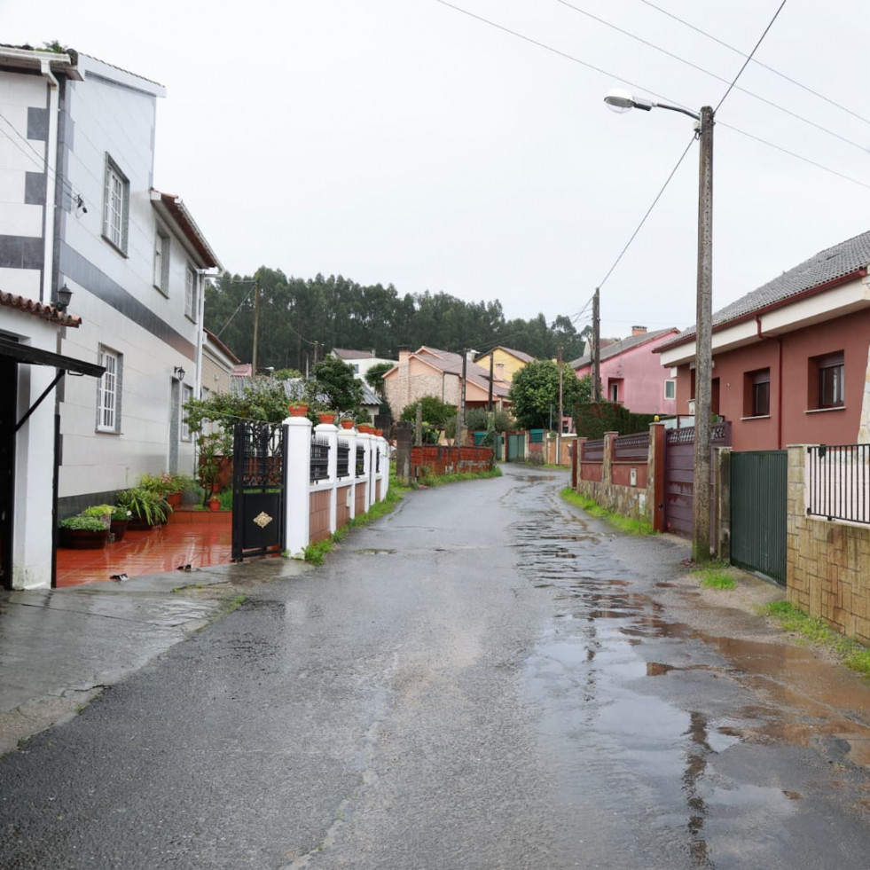 Vecinos de Abelle denuncian la falta de desagües en un vial que se inunda cada vez que llueve