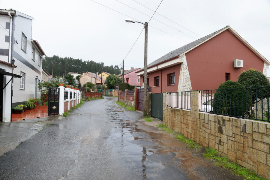 Vecinos de Abelle denuncian la falta de desagües en un vial que se inunda cada vez que llueve