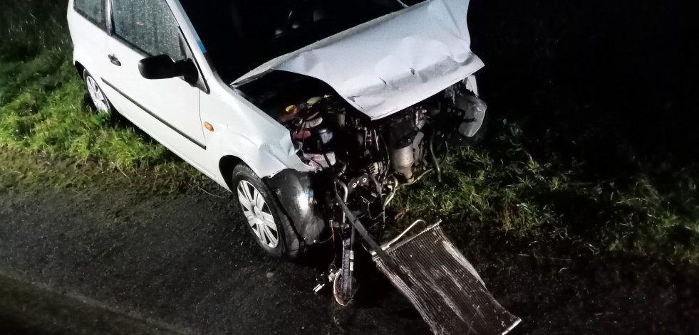 Herido un joven conductor en un aparatoso accidente de tráfico en la Autovía do Barbanza, en Ribeira