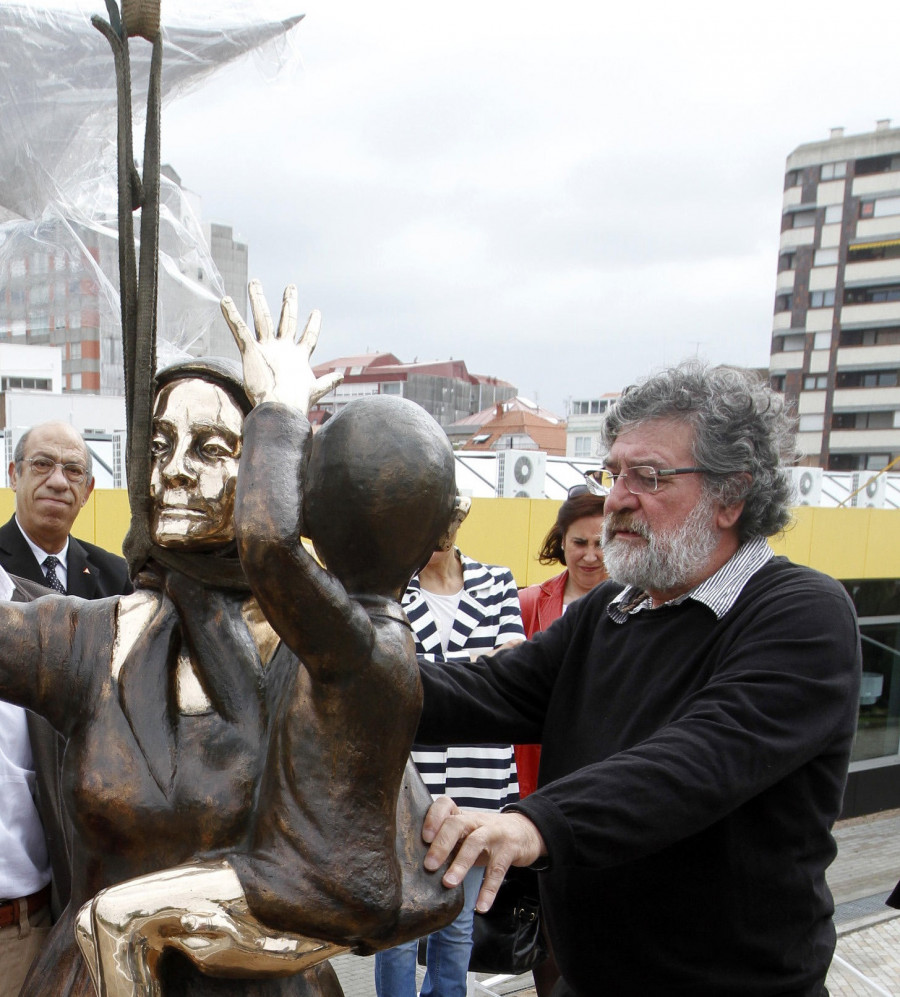 Fallece el escultor arousano César Lombera, autor del “Adeus” y de las “Marías” de Santiago