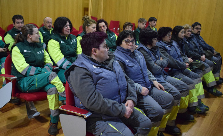 Valga, Moraña y Portas forman a una veintena de personas desempleadas en carpintería y forestales