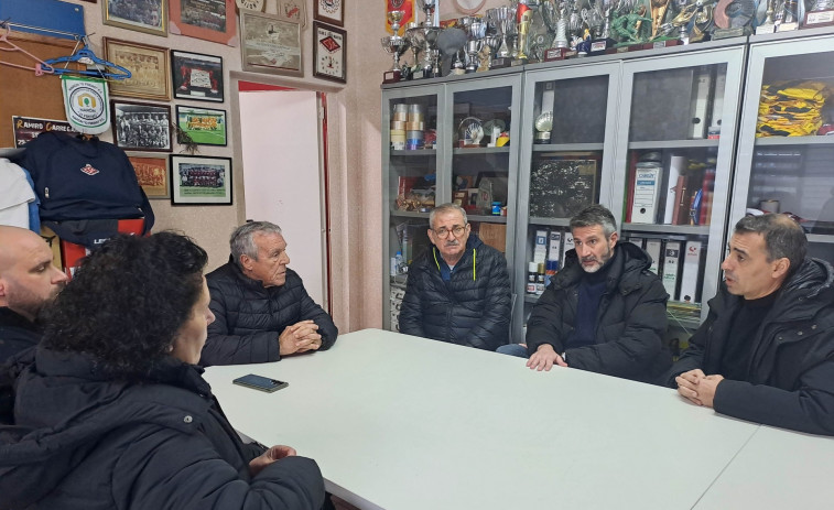 El Concello de Vilagarcía colocará un nuevo vestuario en A Pelada y mejorará la iluminación en el campo de Vilaxoán