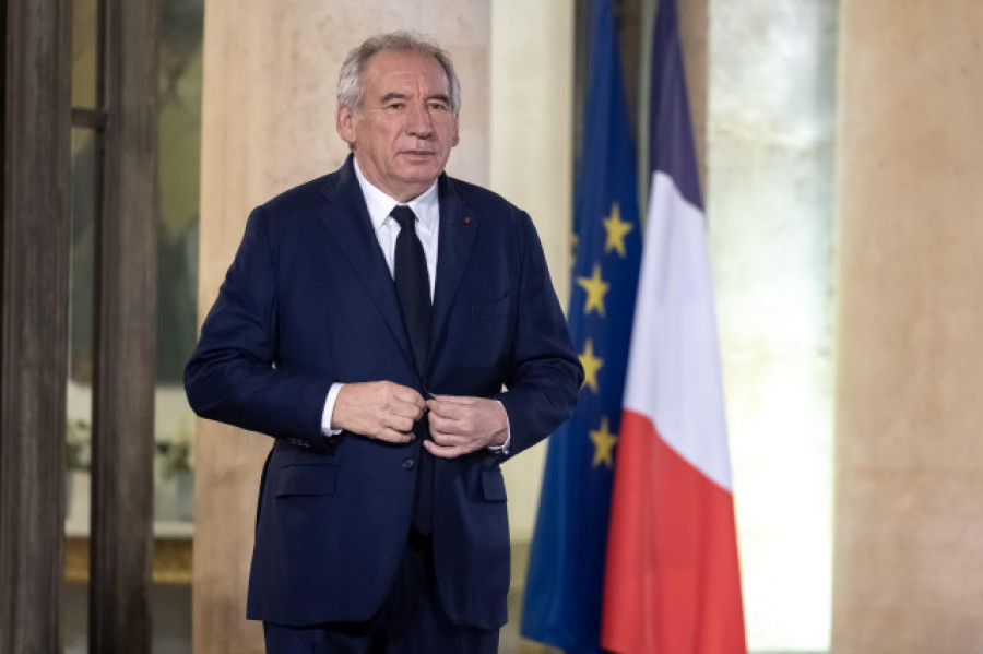 El Partido Socialista francés rompe la negociación con Bayrou por su posición sobre la inmigración