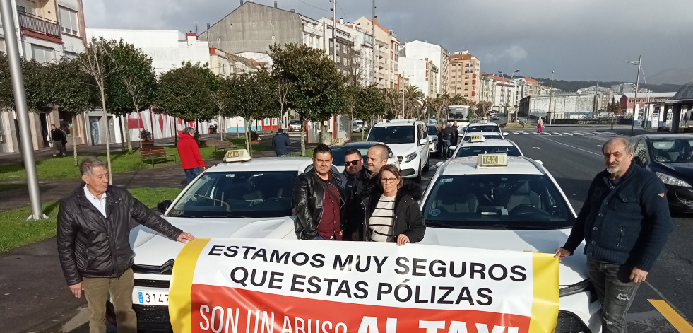 El sector del taxi vive hoy una jornada de huelga que se visibiliza con una manifestación en caravana por O Barbanza y su entorno