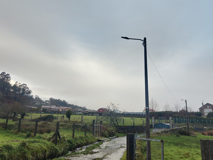 El BNG de Valga vincula el fundido de la mitad de las nuevas farolas a una adjudicación demasiado barata