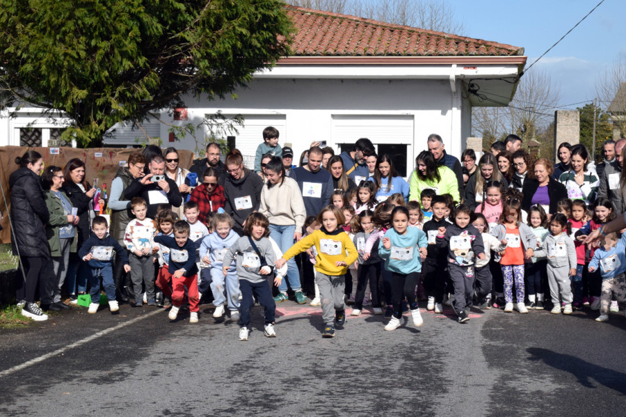 Alumnos del CRA de Valga corren contra la leucemia infantil y en favor de la paz