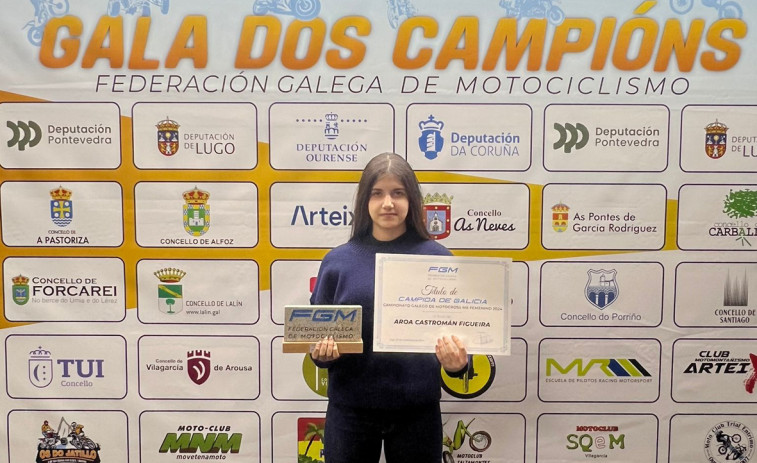 A valguesa Aroa Castromán recibe o título de campioa galega de Motocross