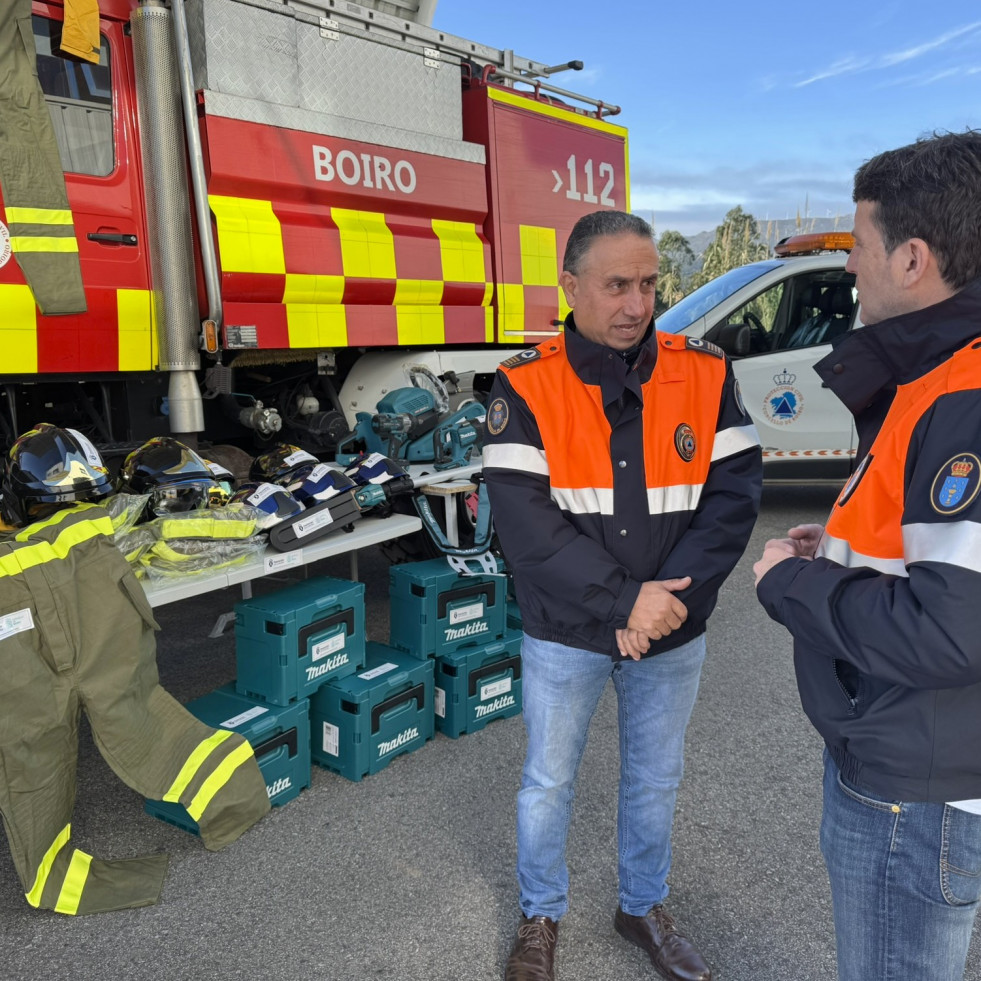 Protección Civil de Boiro refuerza su equipamiento gracias a una subvención de la Diputación de A Coruña