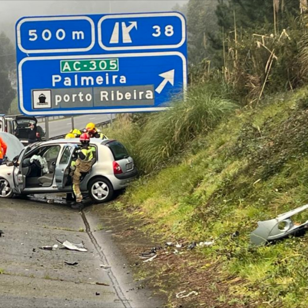 Herido un joven conductor en un accidente de tráfico en la Autovía do Barbanza, en Ribeira