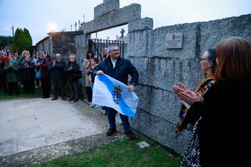 David Castro Ribadumia placa cementerio