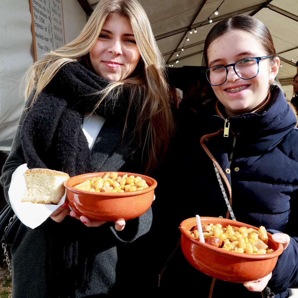 Briallos celebra una concurrida y tradicional romería de San Blas que continúa hoy