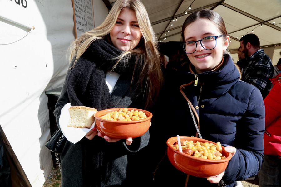 Briallos celebra una concurrida y tradicional romería de San Blas que continúa hoy