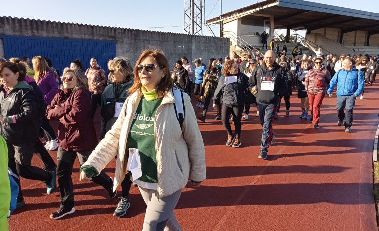 Reportaje | Ribeira se solidariza con el Club de Remo Puebla tanto andando como a la carrera