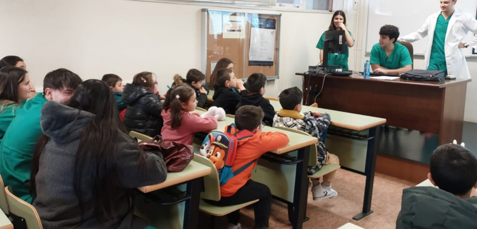 Centros educativos de Boiro acogen un programa de higiene bucodental que ya comenzó en el colegio Santa Baia