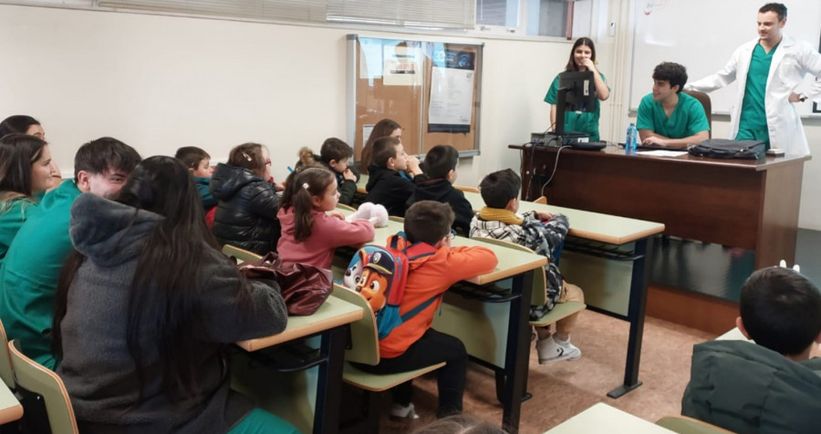 Centros educativos de Boiro acogen un programa de higiene bucodental que ya comenzó en el colegio Santa Baia