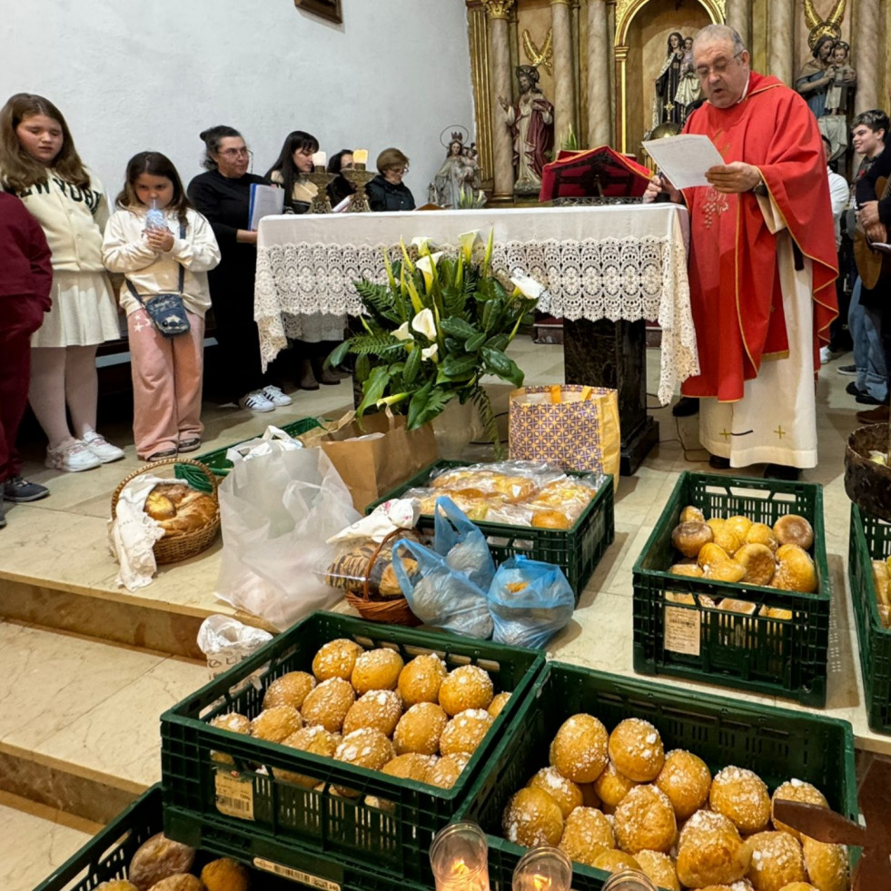 Reportaje | Gargantas protegidas de afecciones con los cordones de San Blas en la fiesta de Postmarcos