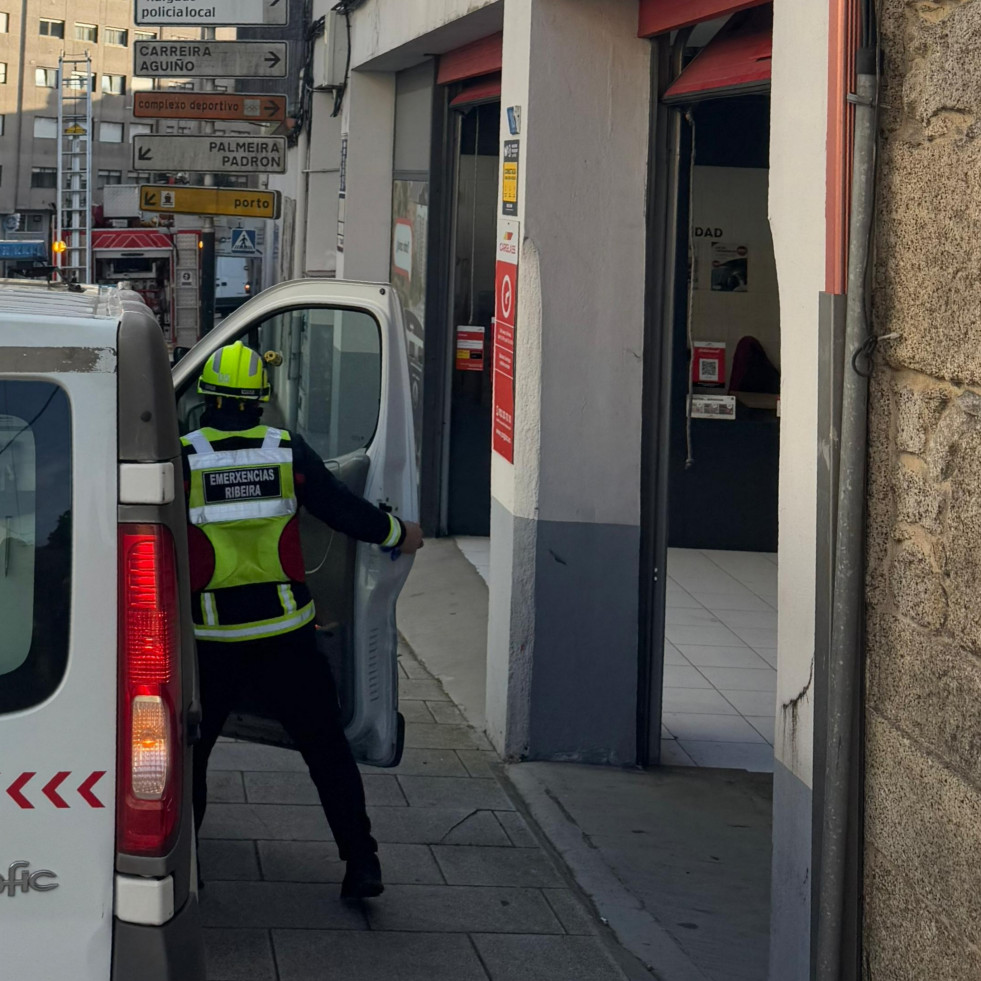 Liberada una mujer a la que le quedó atrapada una mano en el canapé de una cama en su casa de Ribeira