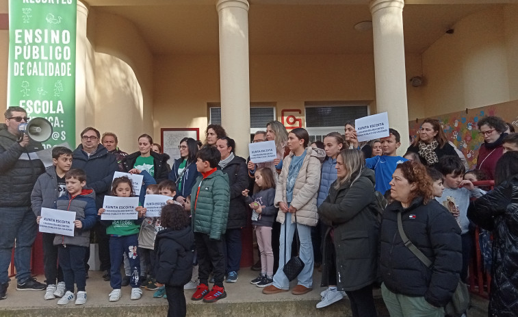 Los padres del colegio O Grupo inician las protestas por el 