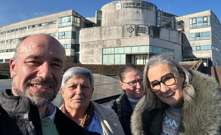 El conselleiro de Sanidade se compromete a estudiar fórmulas para cubrir las dos plazas de médicos asignadas a Aguiño