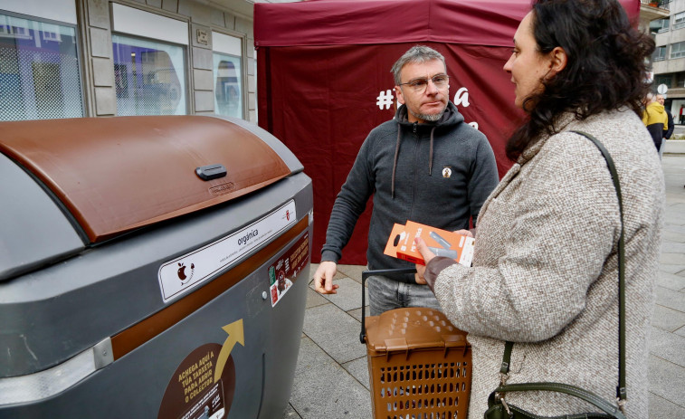 El contenedor marrón recogió 109 toneladas de residuos orgánicos en Vilagarcía desde su entrada en funcionamiento