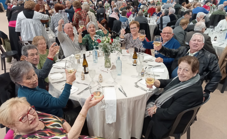 La comida de los mayores en Boiro, con temática de Carnaval, se celebrará el 7 de marzo