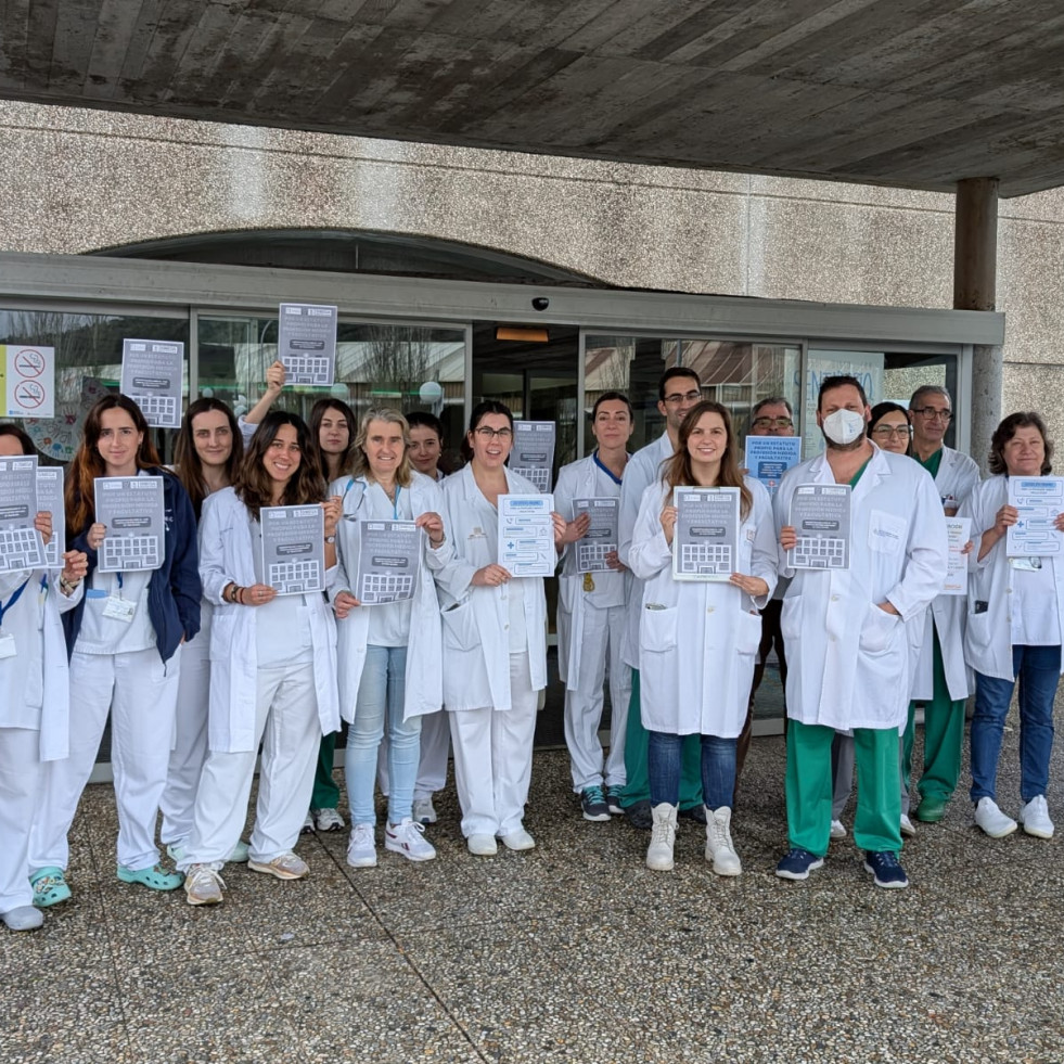 Médicos del Hospital do Salnés se concentraron para pedir un estatuto propio para la profesión