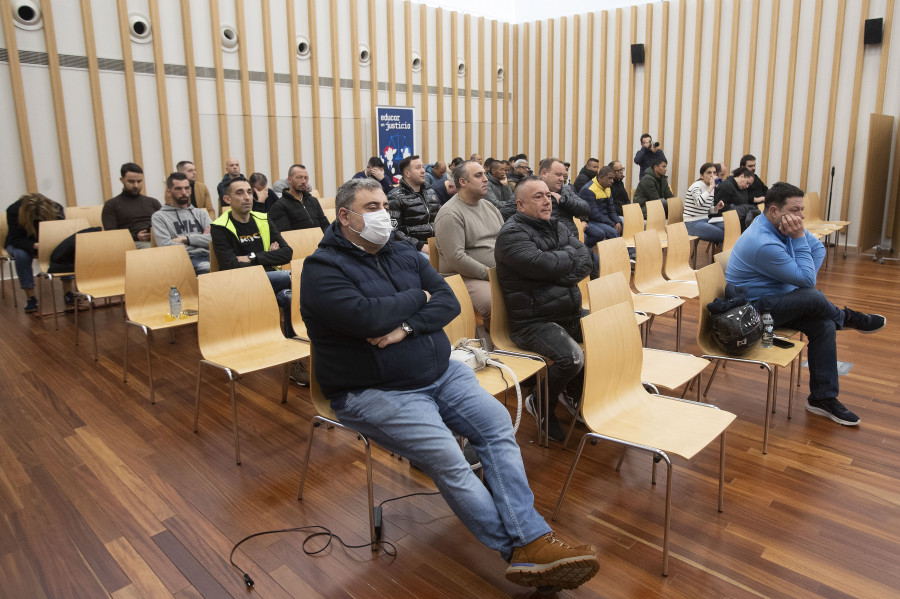 El fiscal rebaja la petición de pena a los tripulantes del Karar pero reafirma la acusación a Santórum