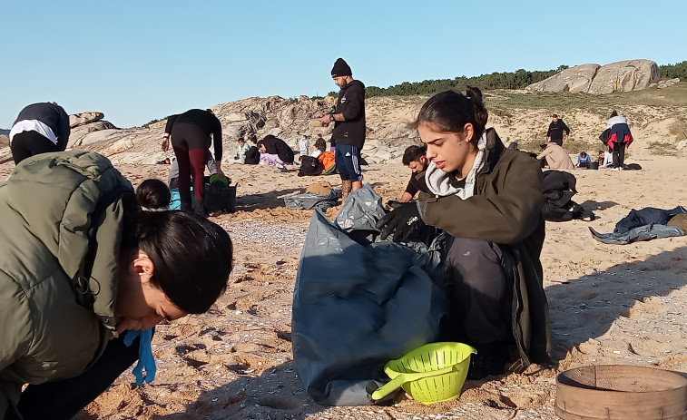 La aparición de pellets de plástico en alguna playa de la comarca provoca que la Xunta inspeccione 20 arenales