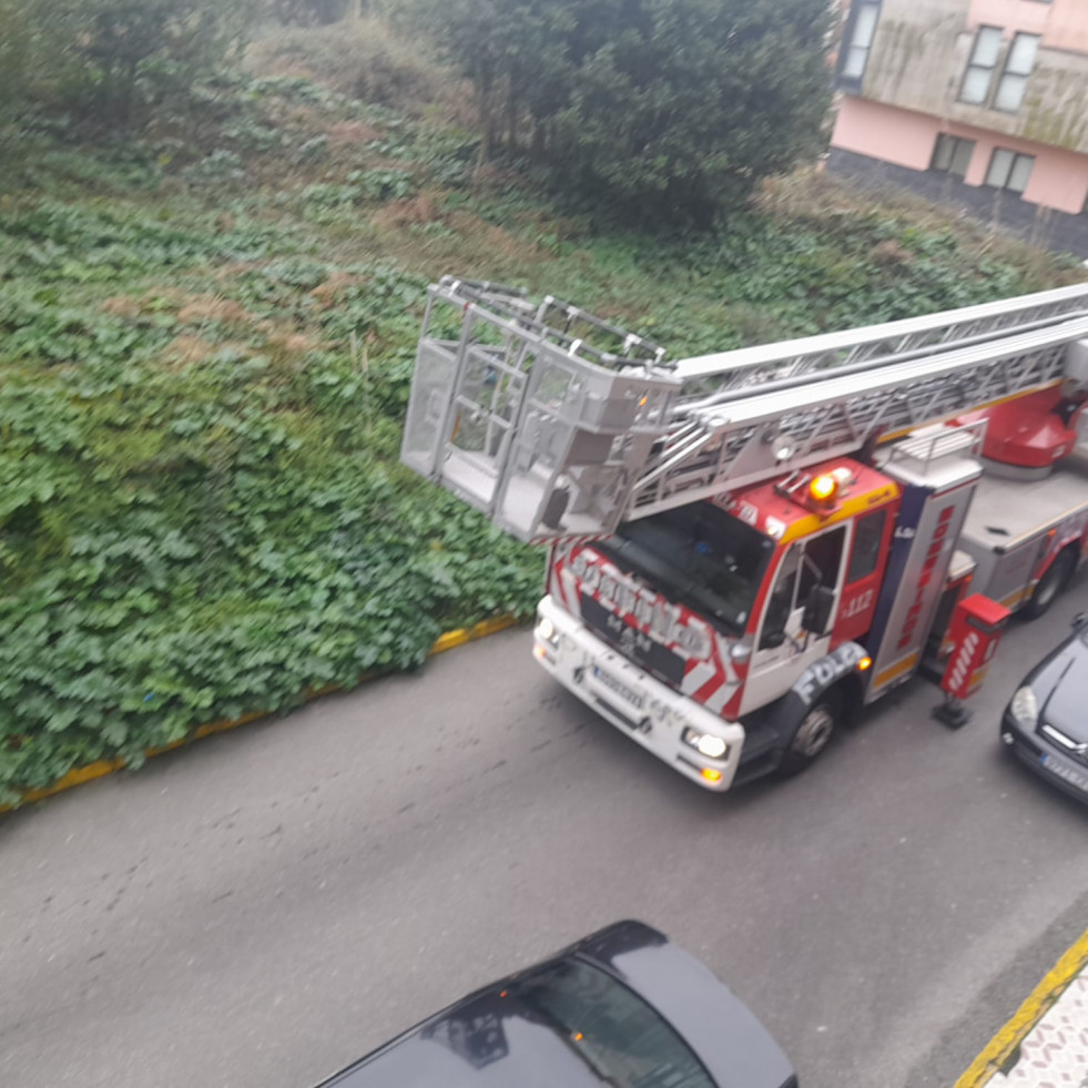 Rescatan de su casa de A Pobra semiinconsciente y desorientado a un pobrense tras alertarse de que llevaban días sin verlo