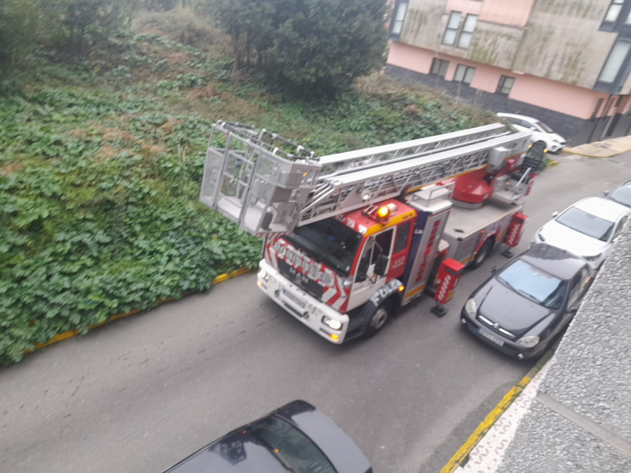 Rescatan a un nonagenario semiinconsciente, desorientado y con síntomas de hipotermia de su vivienda en A Pobra