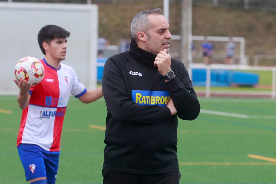 David López "Perú" será el entrenador del Arosa hasta final de temporada