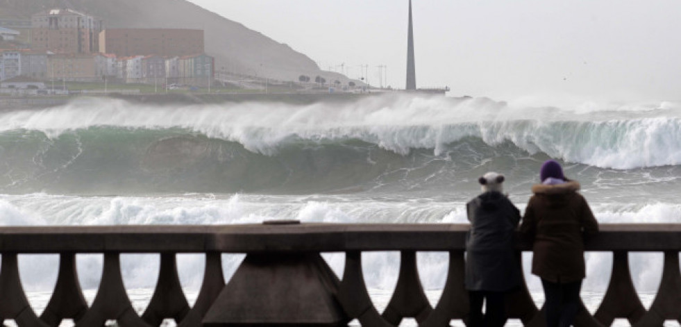 Galicia se prepara para un nuevo frente atlántico con aviso de riesgo por oleaje en A Coruña