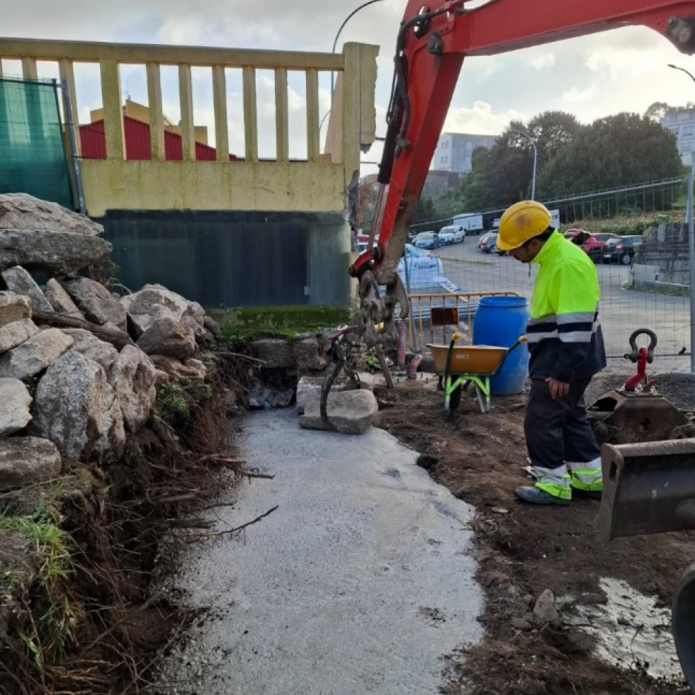 El Concello de O Grove habilita una nueva la entrada y salida del aparcamiento de Entrehortas mientras continúan las obras