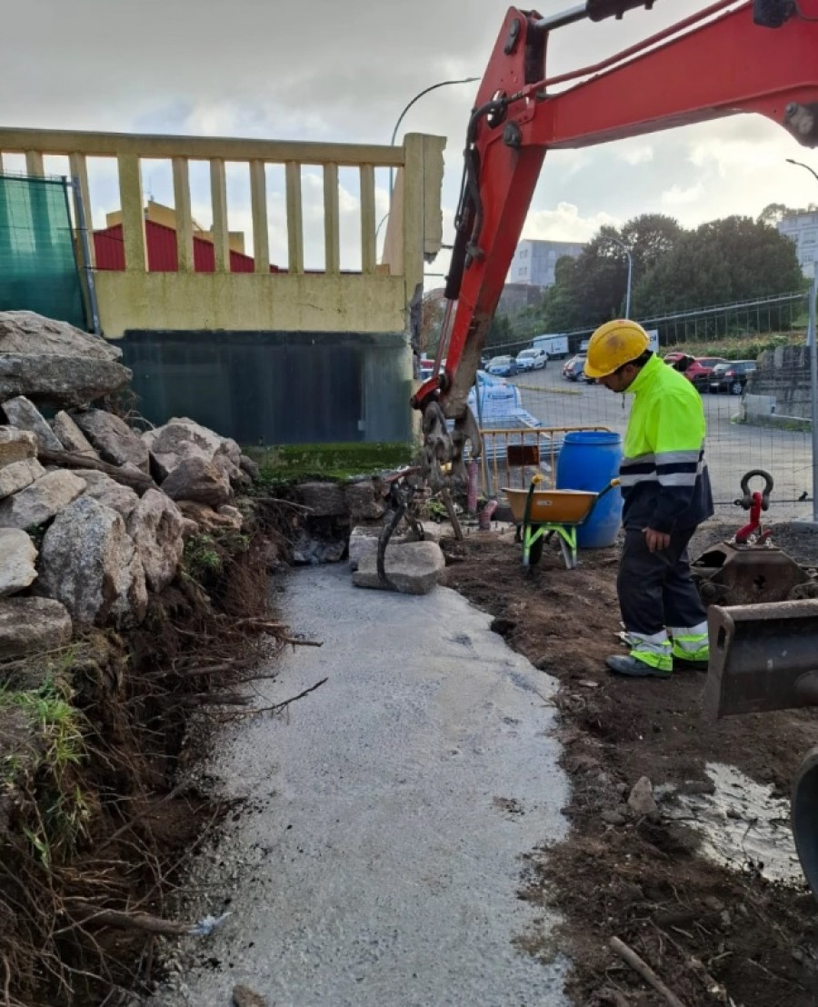 El Concello de O Grove habilita una nueva la entrada y salida del aparcamiento de Entrehortas mientras continúan las obras