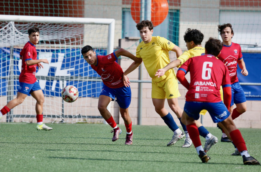 El Umia iguala ante el Pontevedra B con un gol de penalti de Eloy Fariña