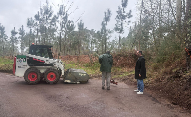 Caldas realiza una inversión de 90.000 euros en la limpieza de vías de 10 núcleos rurales