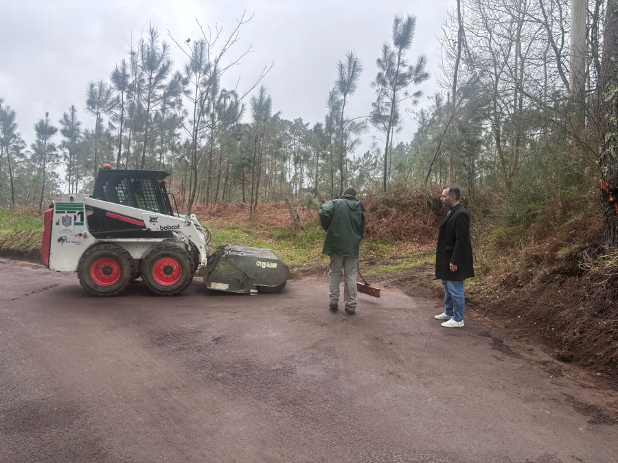 Caldas realiza una inversión de 90.000 euros en la limpieza de vías de 10 núcleos rurales